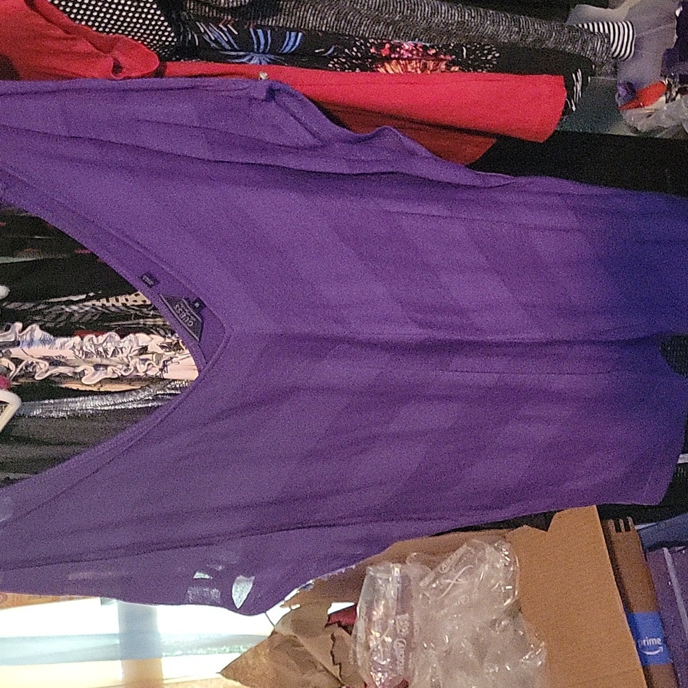 Off the shoulders guess top